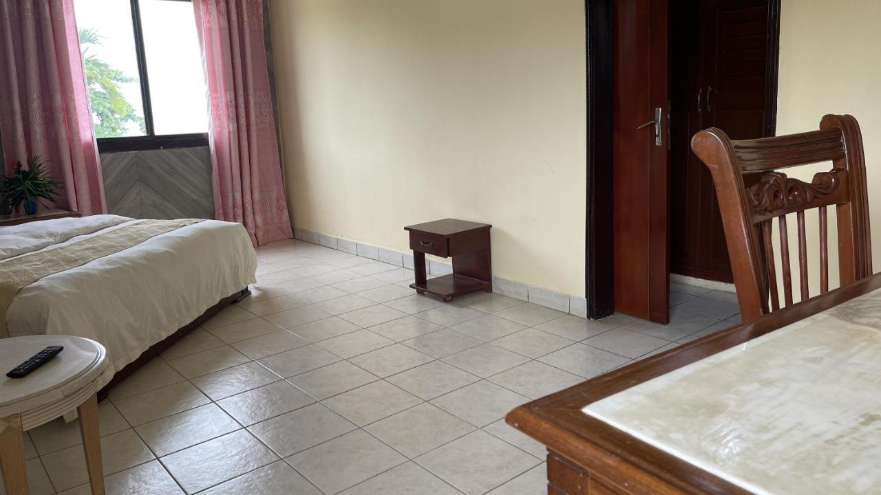 Hotel Les Polygones Kribi Exteriör bild